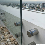 อุปกรณ์สแตนเลส ราวกั้นกระจกกันตก