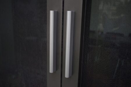 มือจับประตูบานเปิดคู่