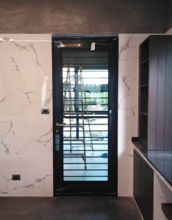 ประตูห้องครัวบ้านเปิดเดี่ยว